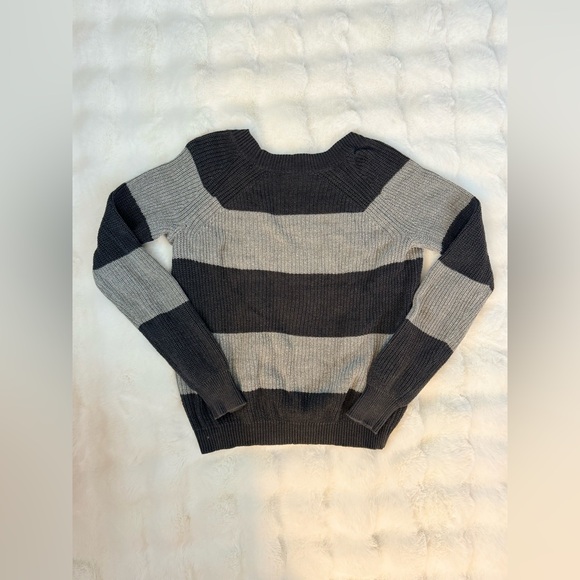 Light weight gray and black womans stripped sweater - Picture 3 of 5